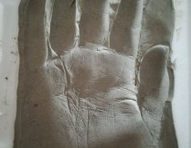 Sztuki Piękne – lekcja online nr 9 – „Odlew dłoni w gipsie”